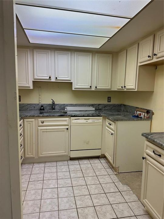For Sale: $145,000 (2 beds, 1 baths, 1060 Square Feet)