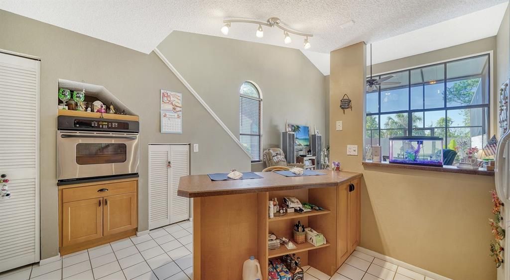 For Sale: $329,900 (2 beds, 2 baths, 1624 Square Feet)