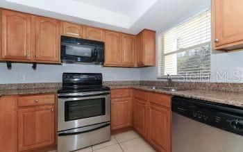 Active With Contract: $1,750 (2 beds, 1 baths, 865 Square Feet)