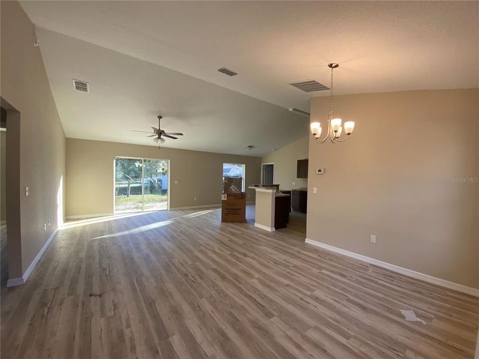 Recently Rented: $1,695 (3 beds, 2 baths, 1407 Square Feet)