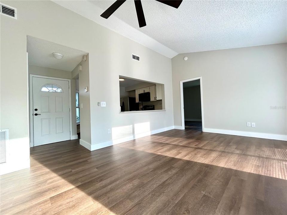 Active With Contract: $309,000 (3 beds, 2 baths, 1125 Square Feet)