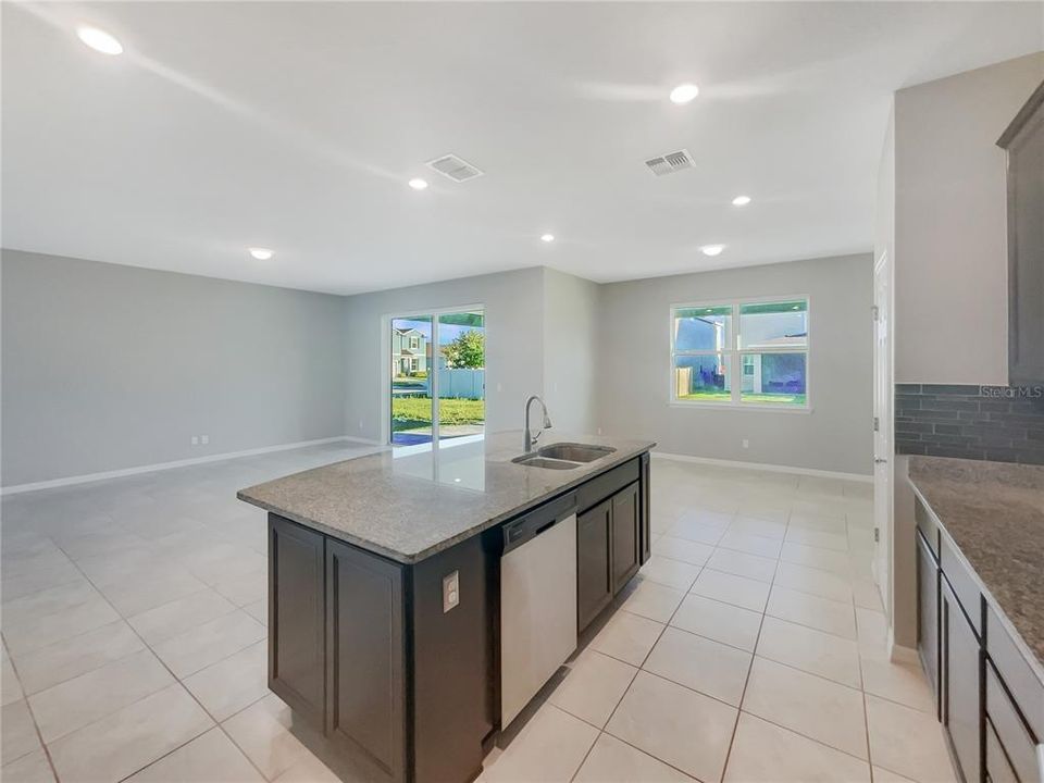 For Sale: $439,000 (3 beds, 2 baths, 2421 Square Feet)