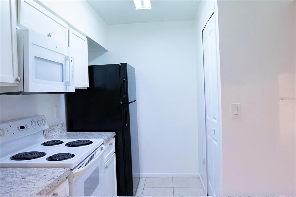 For Sale: $185,000 (2 beds, 2 baths, 912 Square Feet)