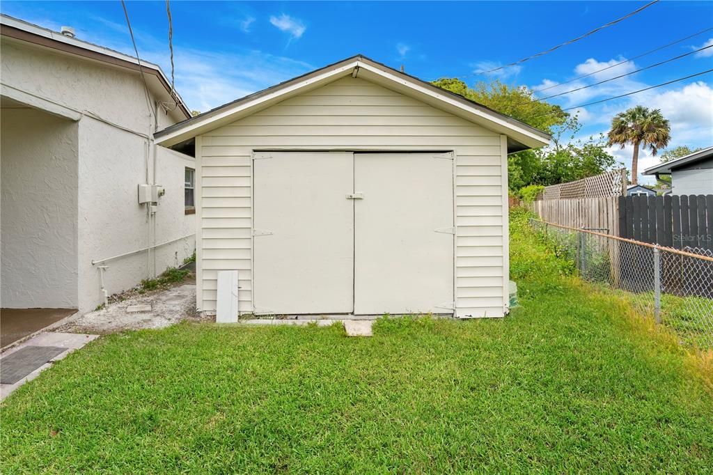 For Sale: $299,900 (3 beds, 2 baths, 1400 Square Feet)