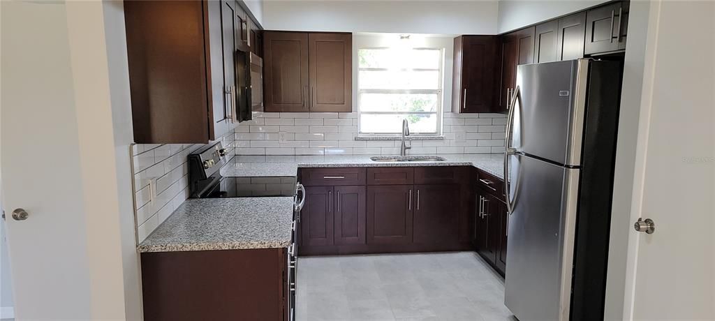 Recently Rented: $1,800 (2 beds, 1 baths, 1004 Square Feet)