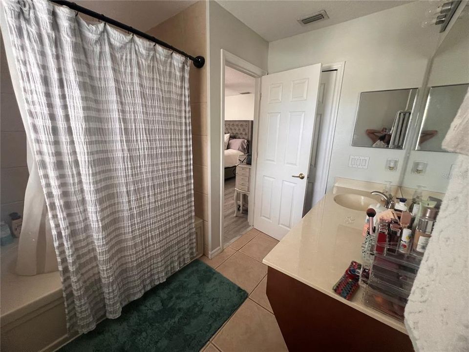For Rent: $1,995 (3 beds, 2 baths, 1203 Square Feet)