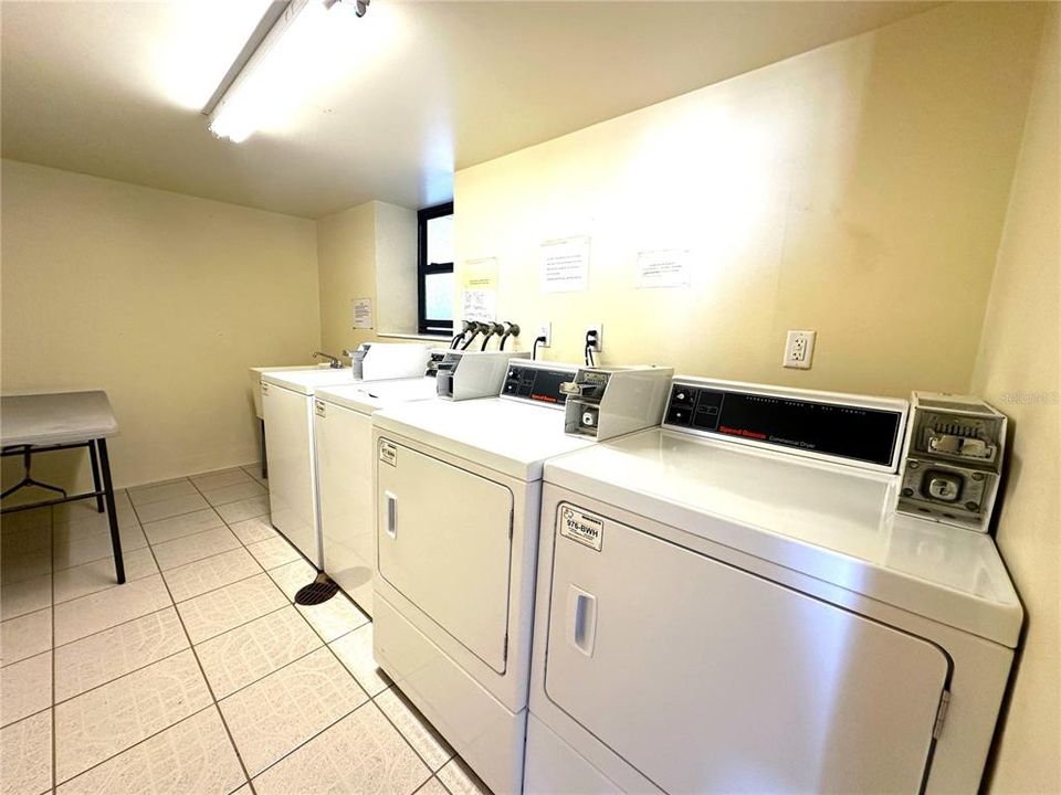 For Sale: $400,000 (1 beds, 1 baths, 600 Square Feet)