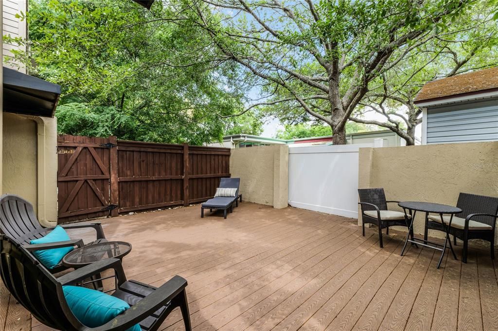 For Sale: $374,900 (2 beds, 2 baths, 1204 Square Feet)