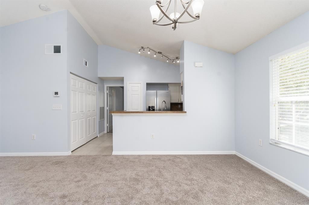 Active With Contract: $1,800 (1 beds, 1 baths, 1200 Square Feet)
