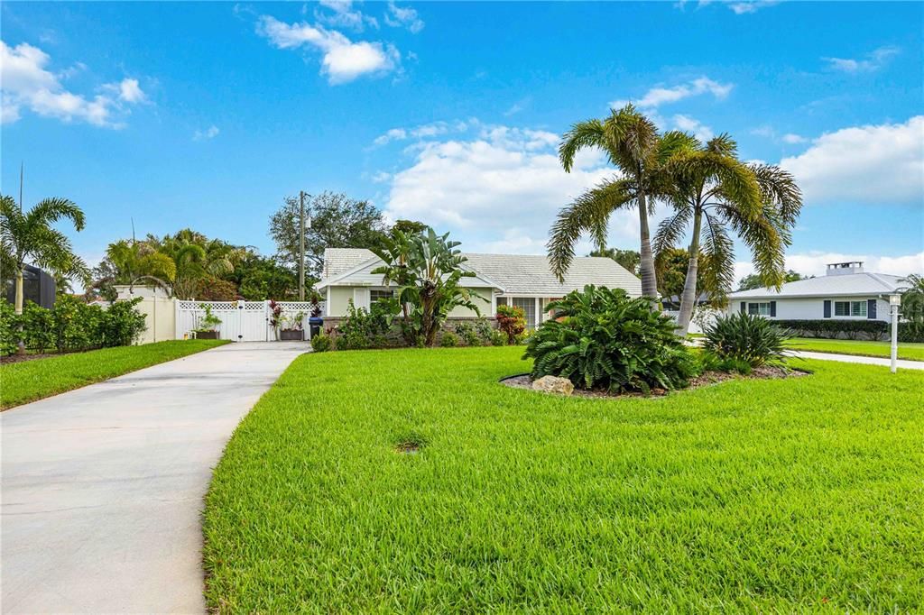 Recently Sold: $850,000 (4 beds, 2 baths, 1700 Square Feet)