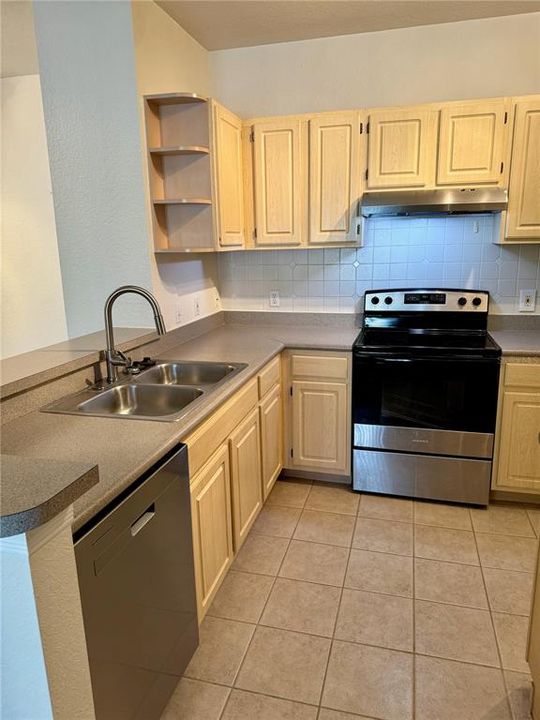Recently Rented: $1,995 (3 beds, 2 baths, 1243 Square Feet)
