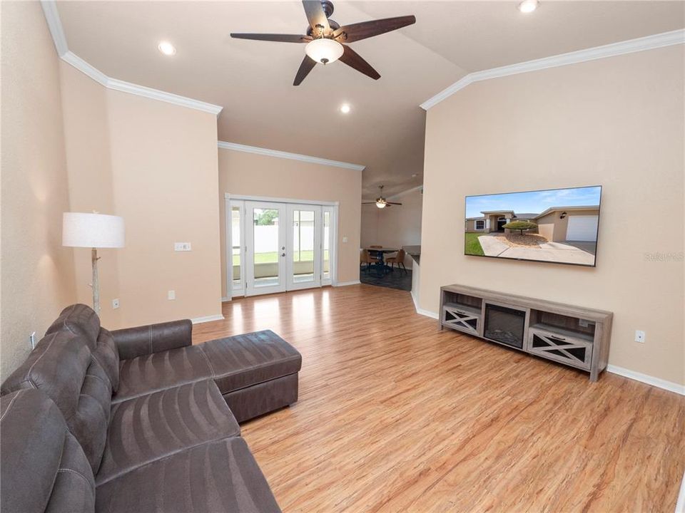 Active With Contract: $335,000 (4 beds, 2 baths, 2306 Square Feet)