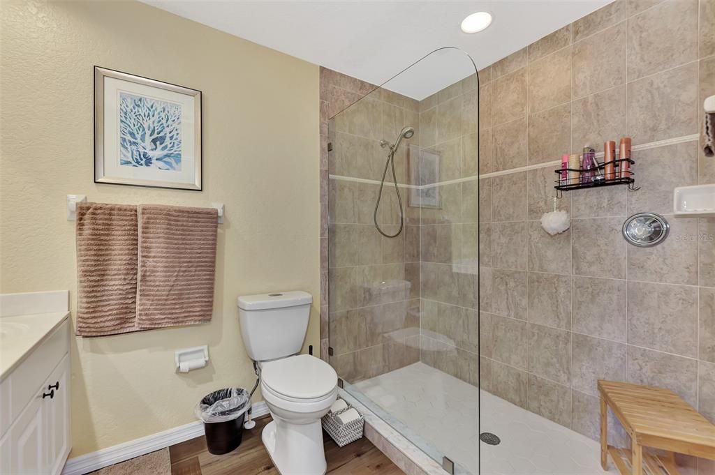 最近售出: $449,900 (2 贝兹, 2 浴室, 1397 平方英尺)