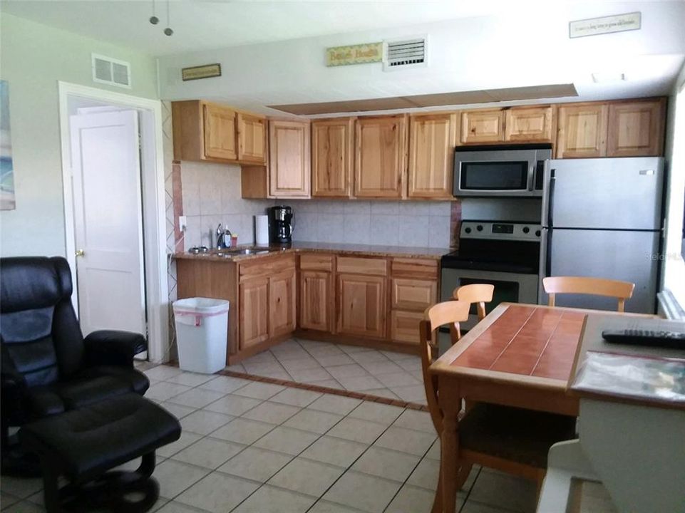 For Sale: $399,900 (1 beds, 1 baths, 404 Square Feet)