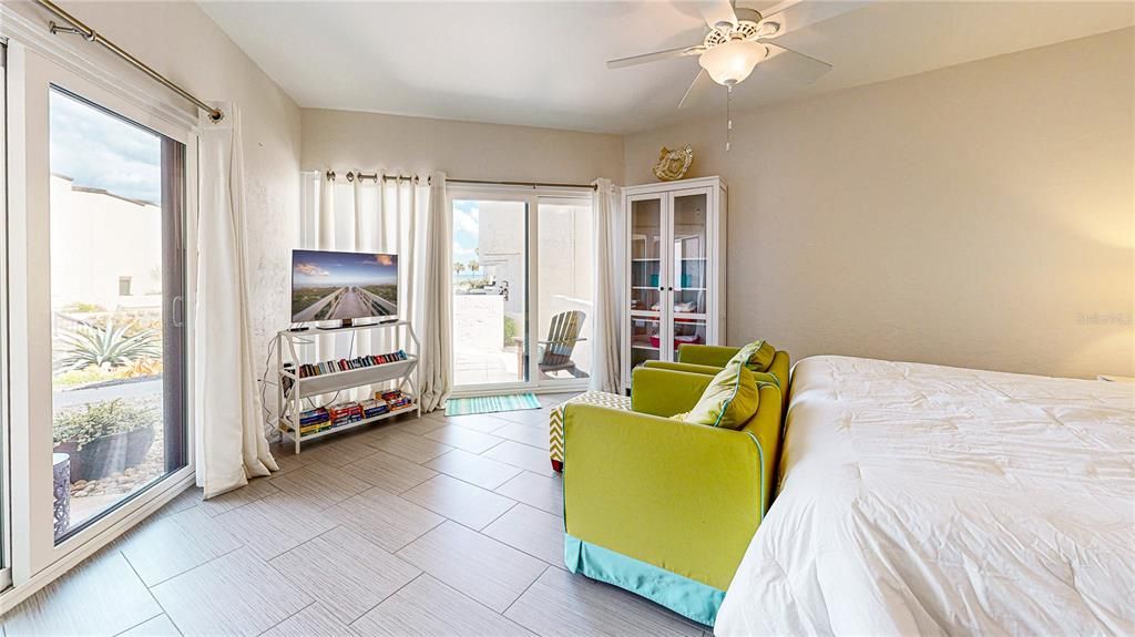 Active With Contract: $549,500 (2 beds, 2 baths, 1350 Square Feet)