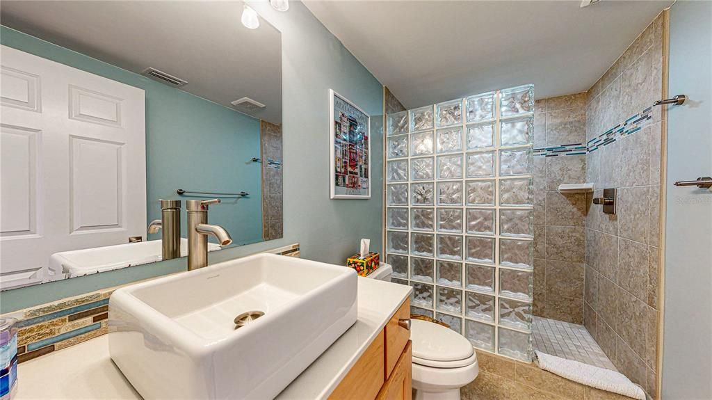 最近售出: $549,500 (2 贝兹, 2 浴室, 1350 平方英尺)
