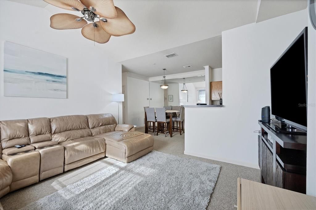 For Sale: $299,900 (3 beds, 2 baths, 1288 Square Feet)