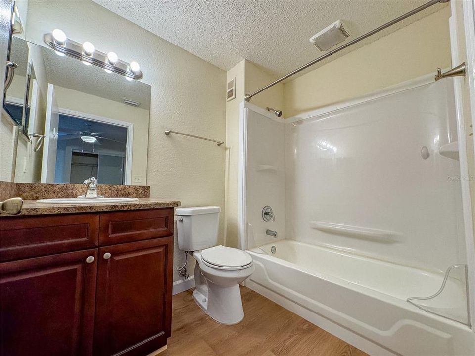 待售: $189,500 (2 贝兹, 2 浴室, 950 平方英尺)