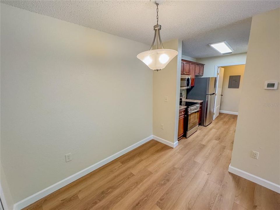 For Sale: $192,900 (2 beds, 2 baths, 950 Square Feet)
