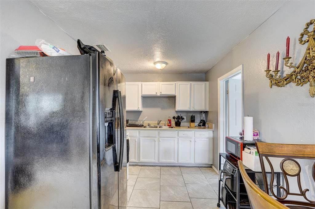 For Sale: $185,000 (3 beds, 1 baths, 880 Square Feet)