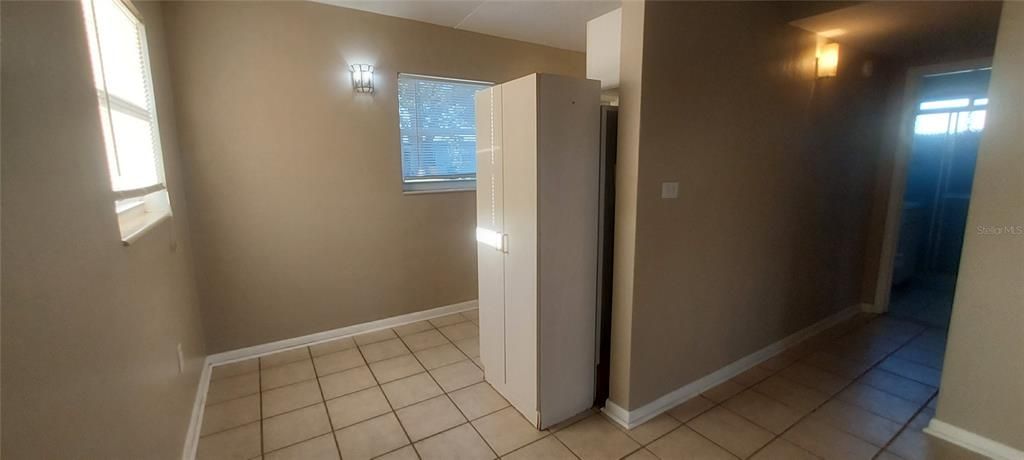 Active With Contract: $189,000 (2 beds, 1 baths, 645 Square Feet)