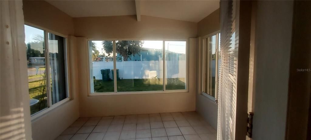 Vendido Recientemente: $189,000 (2 camas, 1 baños, 645 Pies cuadrados)