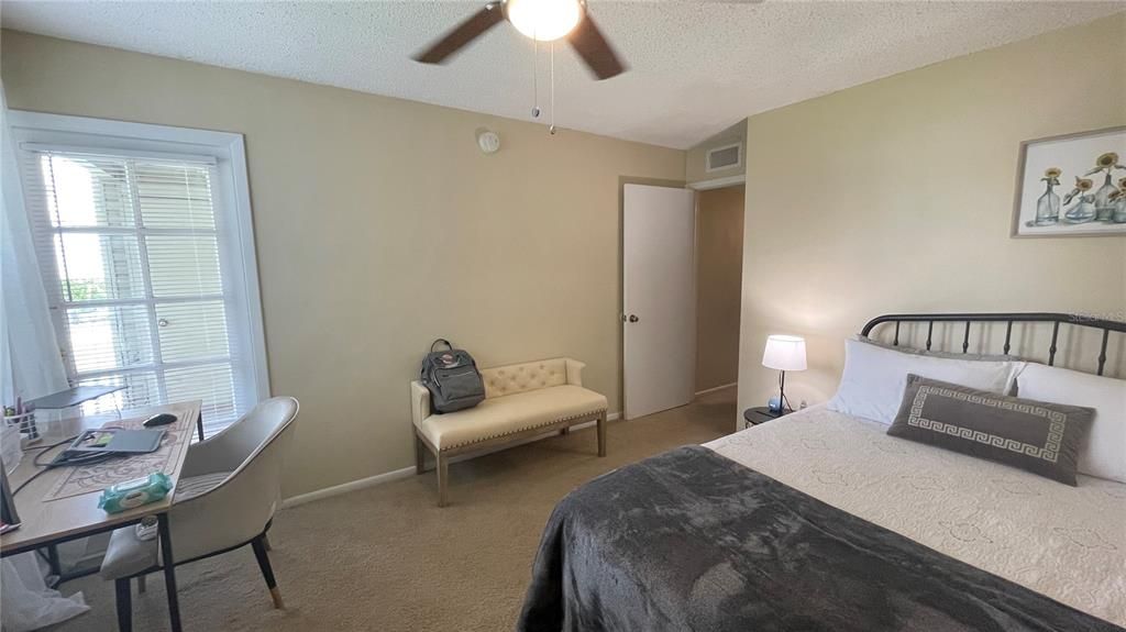 For Sale: $140,000 (1 beds, 1 baths, 660 Square Feet)