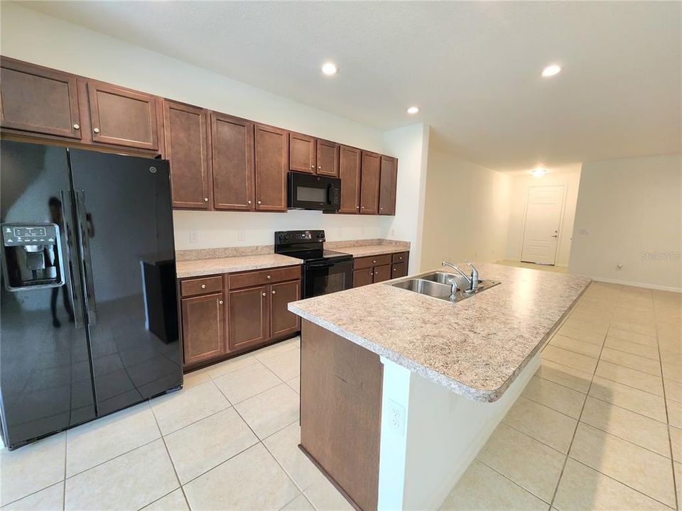 For Rent: $2,500 (3 beds, 2 baths, 1822 Square Feet)