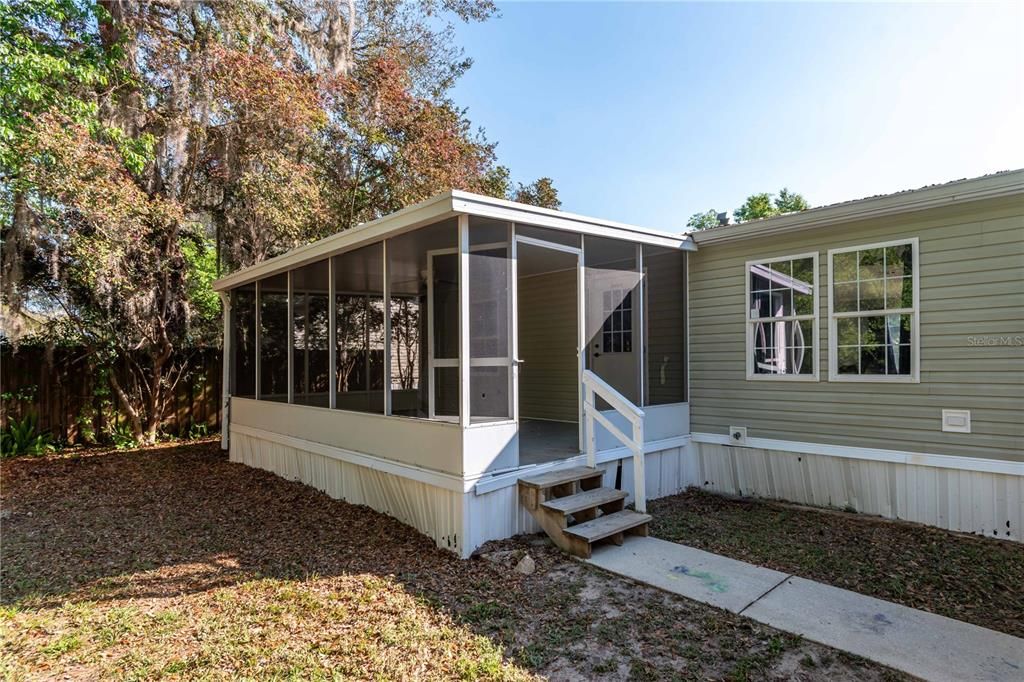 Recently Sold: $195,000 (3 beds, 2 baths, 1404 Square Feet)