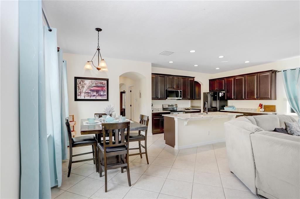 For Sale: $575,000 (5 beds, 2 baths, 2928 Square Feet)