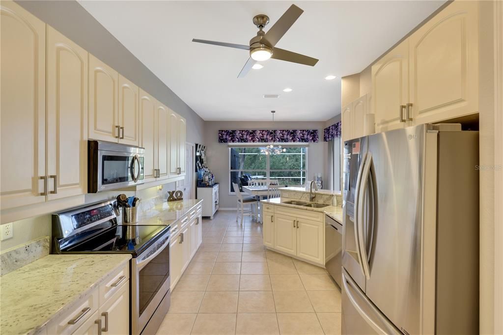 Beautiful Kitchen-  all appliances included...