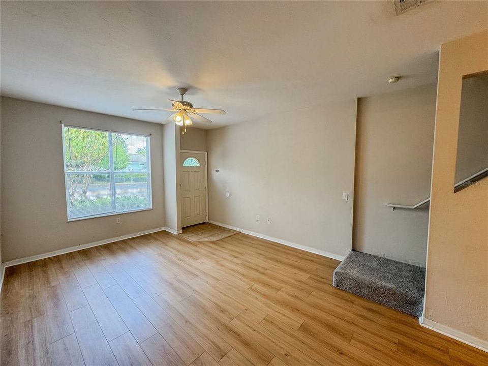 For Sale: $199,900 (2 beds, 2 baths, 1176 Square Feet)