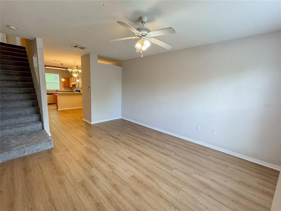 For Sale: $199,900 (2 beds, 2 baths, 1176 Square Feet)