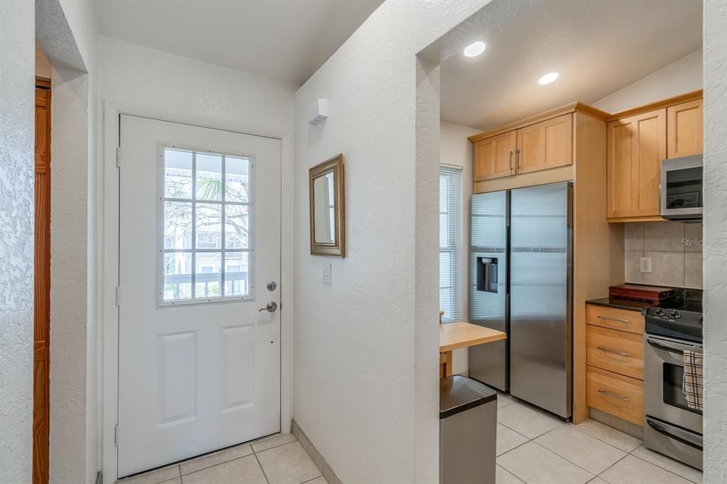 For Sale: $387,000 (2 beds, 2 baths, 920 Square Feet)