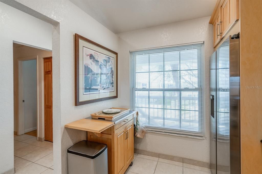 For Sale: $387,000 (2 beds, 2 baths, 920 Square Feet)