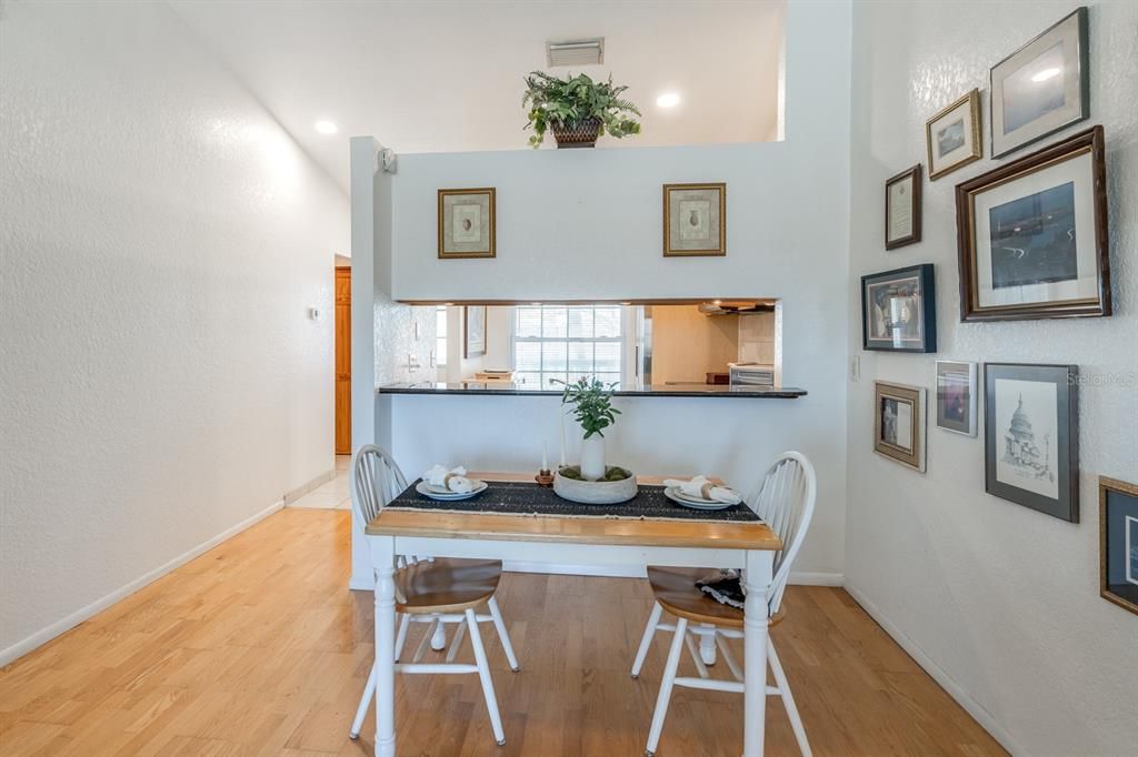 For Sale: $387,000 (2 beds, 2 baths, 920 Square Feet)