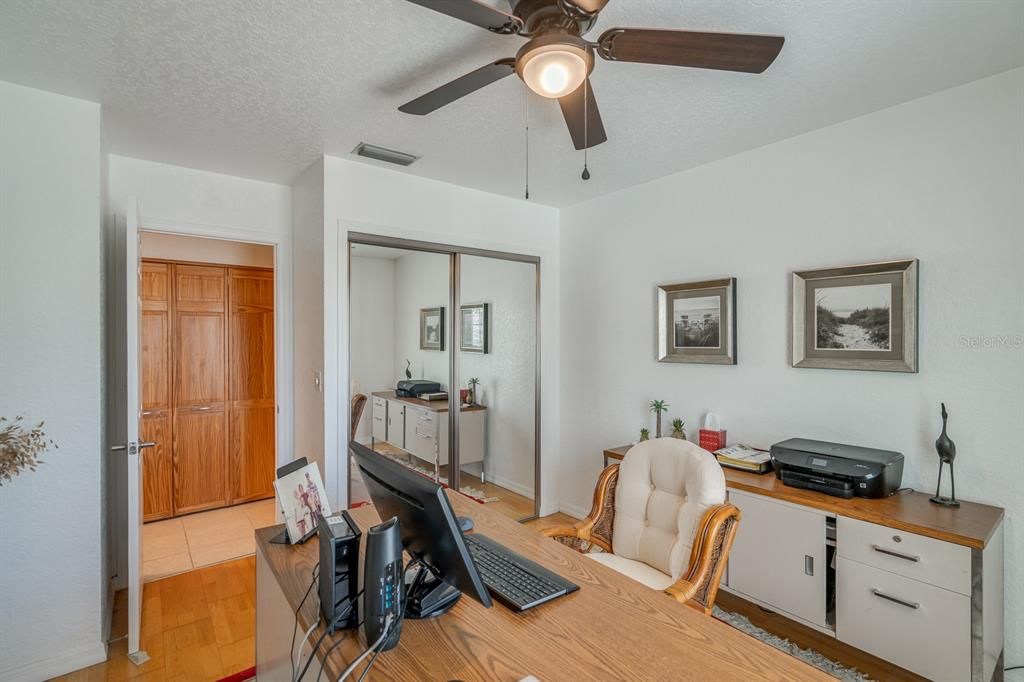 For Sale: $387,000 (2 beds, 2 baths, 920 Square Feet)