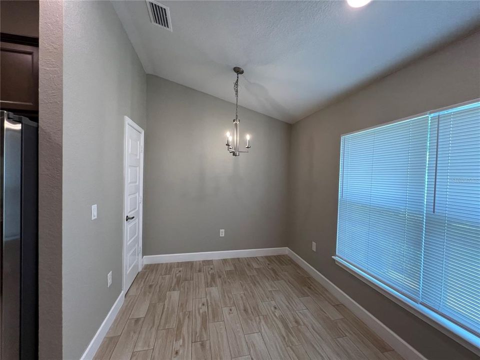 For Rent: $1,849 (4 beds, 2 baths, 1820 Square Feet)