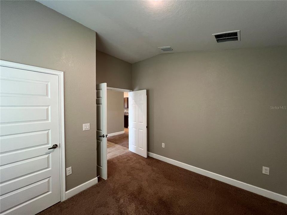 For Rent: $1,949 (4 beds, 2 baths, 1820 Square Feet)