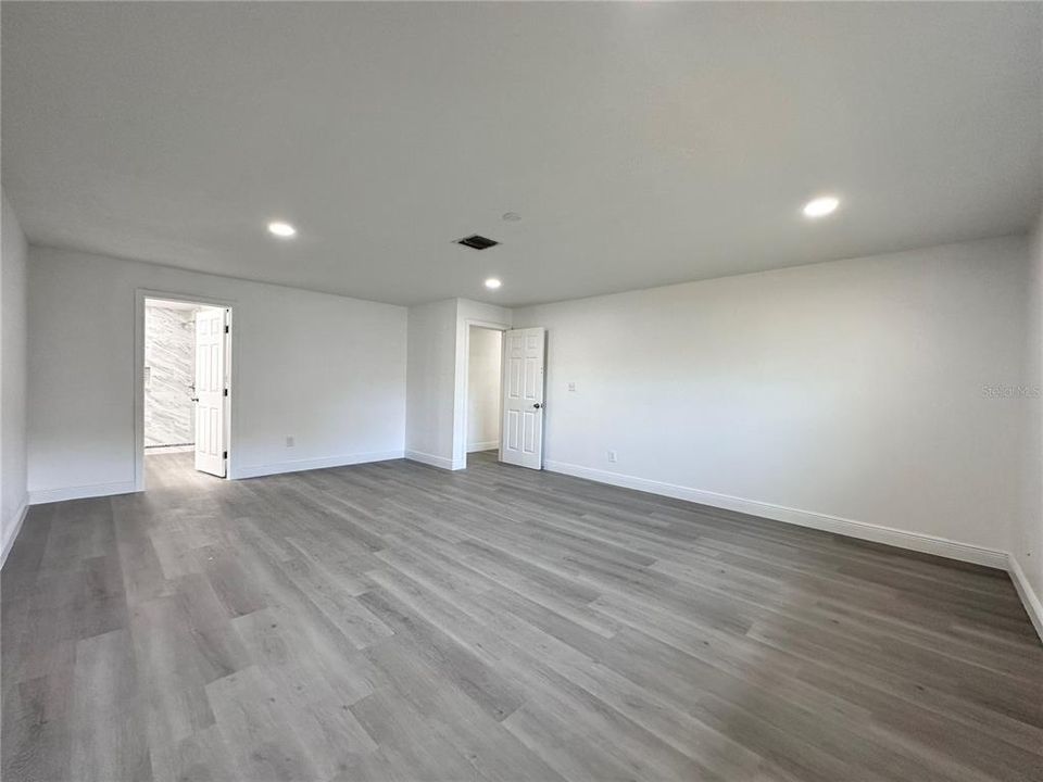 Active With Contract: $3,500 (4 beds, 2 baths, 1996 Square Feet)