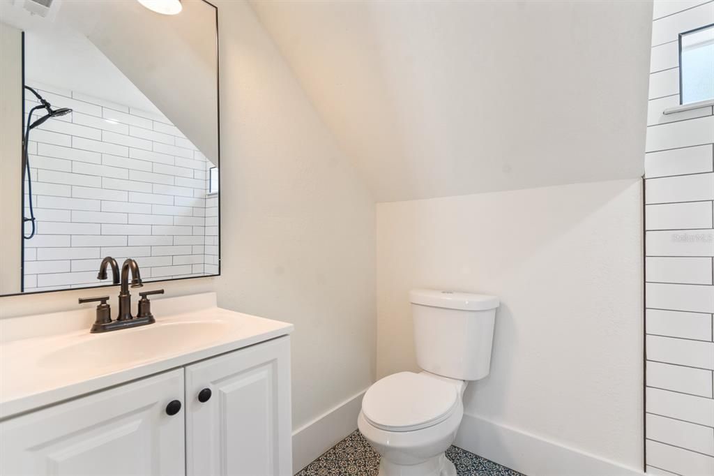 Active With Contract: $2,000 (2 beds, 1 baths, 1150 Square Feet)
