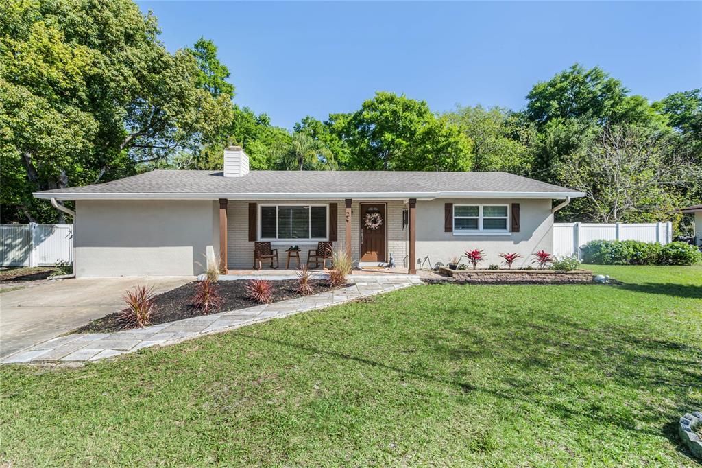 Active With Contract: $359,900 (3 beds, 2 baths, 1585 Square Feet)