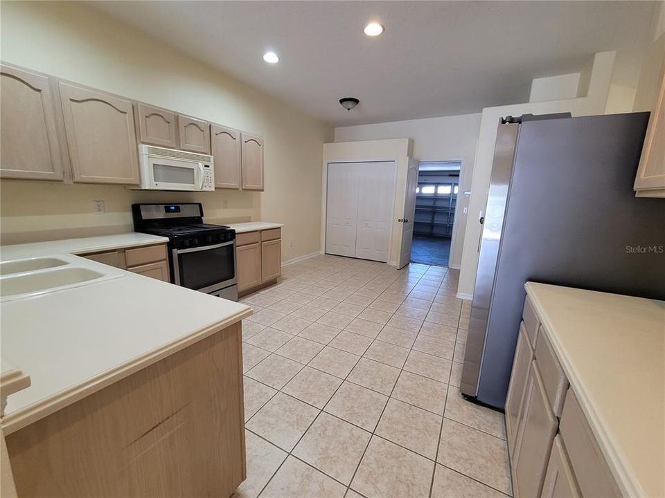 For Rent: $2,350 (3 beds, 2 baths, 1607 Square Feet)