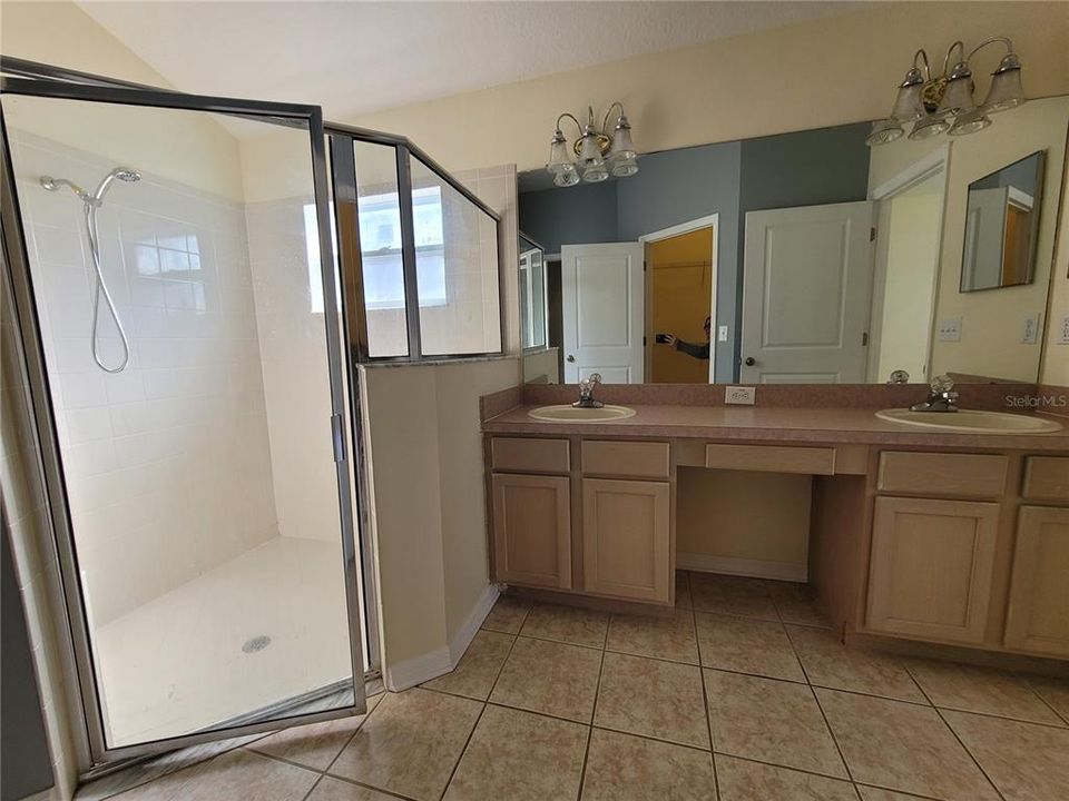 For Rent: $2,250 (3 beds, 2 baths, 1607 Square Feet)