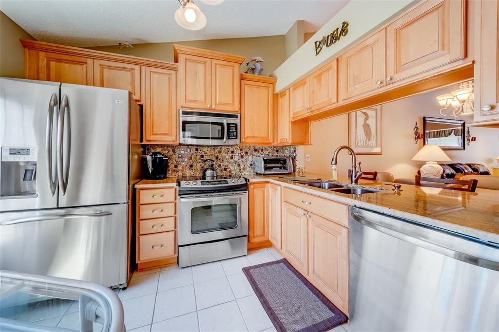 For Sale: $449,900 (2 beds, 2 baths, 1015 Square Feet)