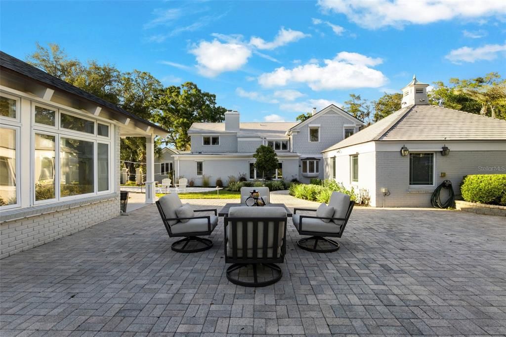 For Sale: $4,995,000 (8 beds, 6 baths, 7886 Square Feet)