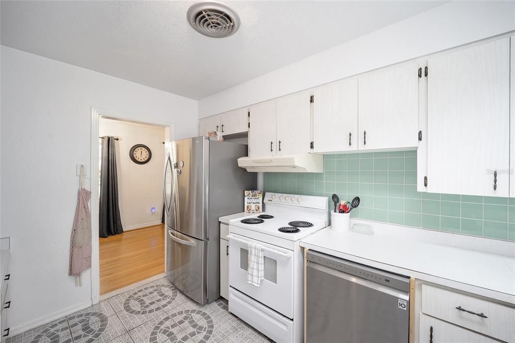 Active With Contract: $260,000 (3 beds, 2 baths, 1643 Square Feet)