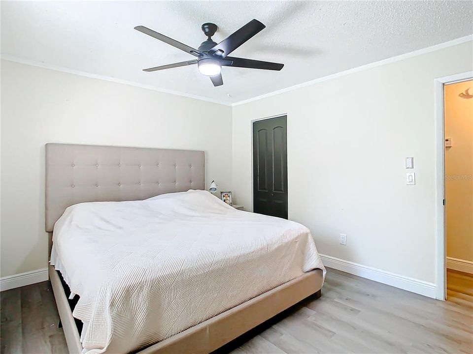 For Sale: $345,000 (3 beds, 2 baths, 946 Square Feet)