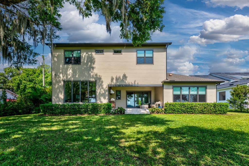 Recently Sold: $2,300,000 (5 beds, 5 baths, 5560 Square Feet)