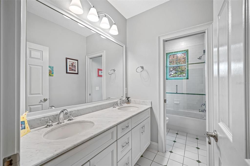 Недавно арендовано: $11,400 (4 спален, 3 ванн, 3487 Квадратных фут)